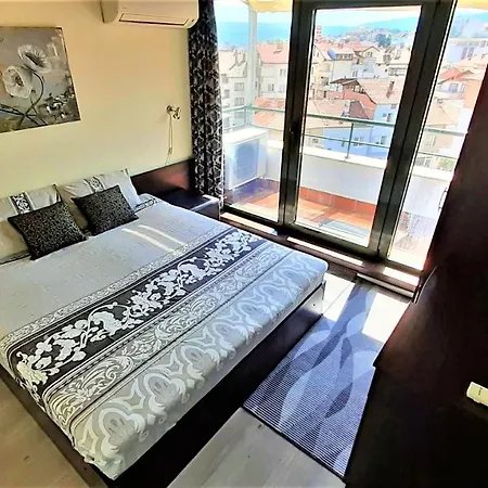 Sunny Days - Park Apartment